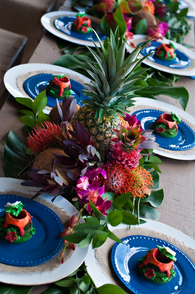 http://www.prettymyparty.com/wp-content/uploads/2017/02/moana-party-table-setting.jpg