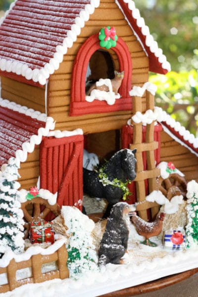 14 Incredible Gingerbread Houses - Pretty My Party