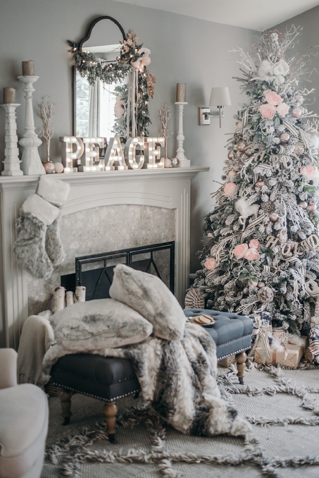 15 Totally Pin-Worthy Holiday Fireplace Mantel Ideas - Pretty My Party
