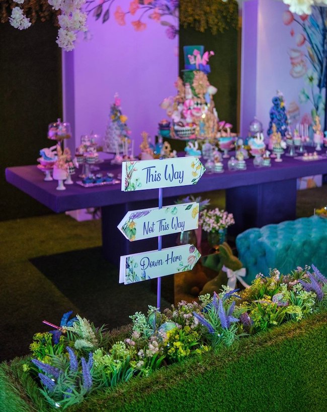 https://www.prettymyparty.com/wp-content/uploads/2022/04/Alice-In-Wonderland-Party-Decor-6.jpeg