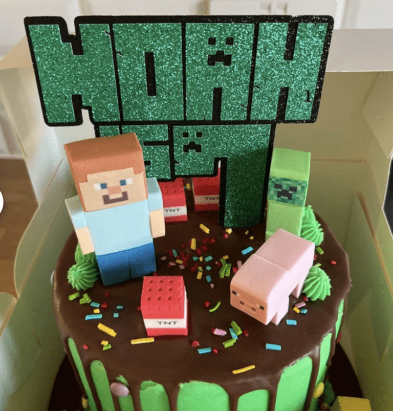 11+ Amazing Minecraft Birthday Cakes (With Stunning Visuals) - Pretty ...