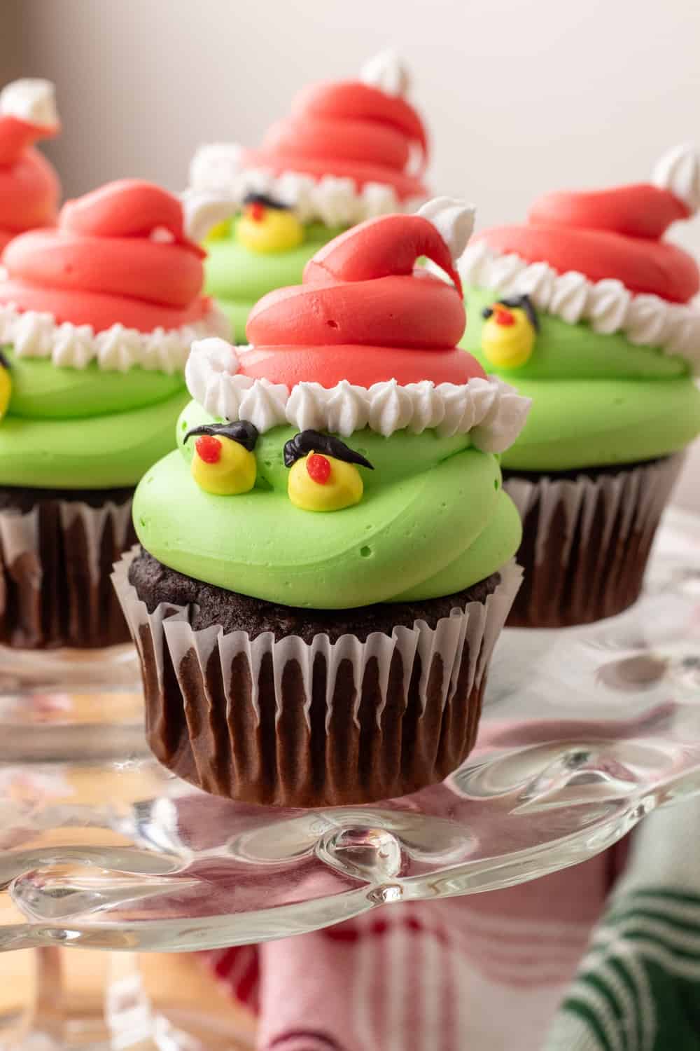 Easy Grinch Cupcakes for a Grinch-themed party!