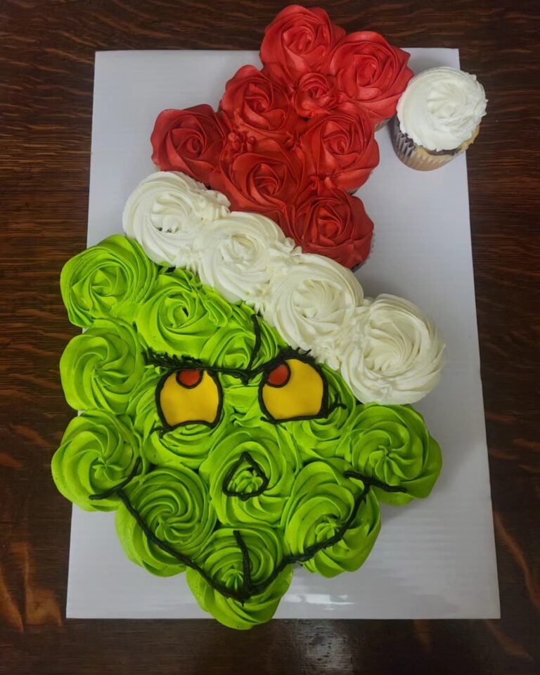 Grinch cupcake cake