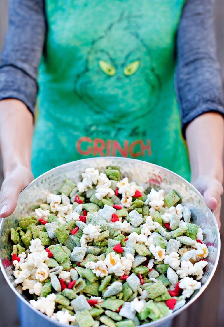 Fun Grinch-inspired muddy buddies recipe for a Grinch holiday party!